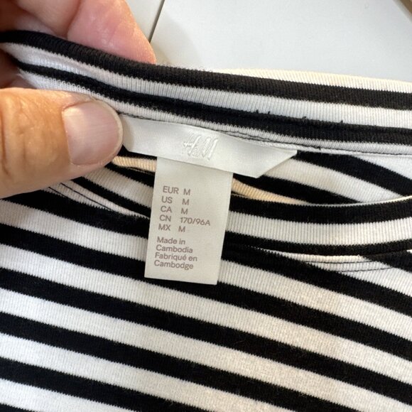 H&M Black & White Striped Ruffle Long Sleeve Top Size Medium - Picture 2 of 15